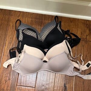 Elegant Women's Lace and Solid Bras - Black and Cream